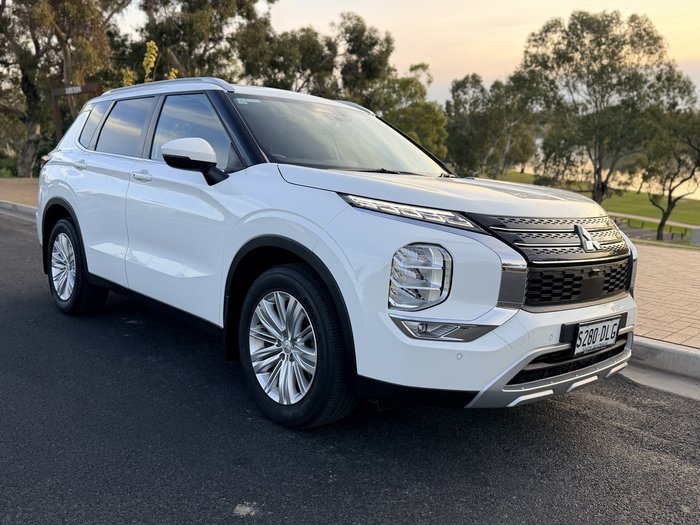 2022 Mitsubishi Outlander LS