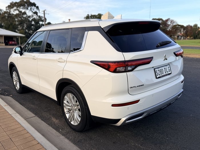 2022 Mitsubishi Outlander LS