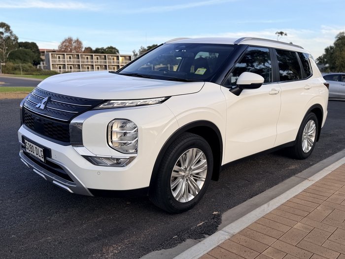 2022 Mitsubishi Outlander LS