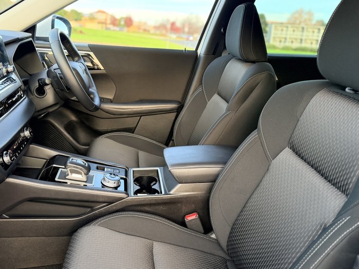 2022 Mitsubishi Outlander LS