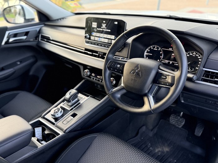 2022 Mitsubishi Outlander LS
