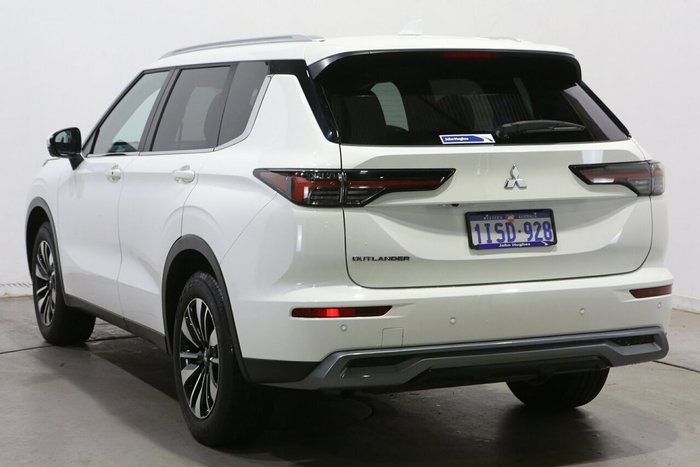 2025 Mitsubishi Outlander LS