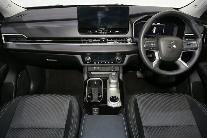 2025 Mitsubishi Outlander LS