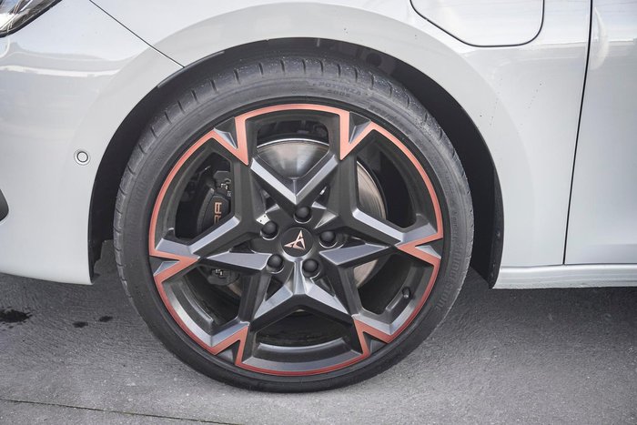 2025 CUPRA Leon VZe