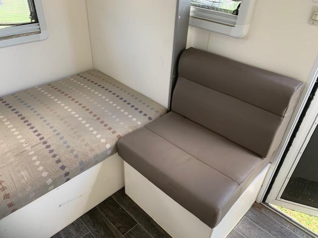 2015 Hino Fd 1124 Flat Top & Aircon Living Room