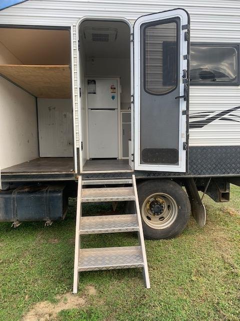 2015 Hino Fd 1124 Flat Top & Aircon Living Room