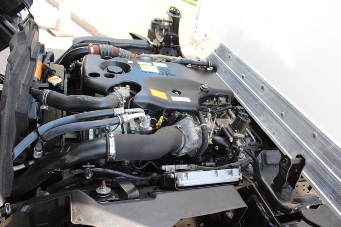 2023 Isuzu N Series NNR 45-150 Vanpack WHITE