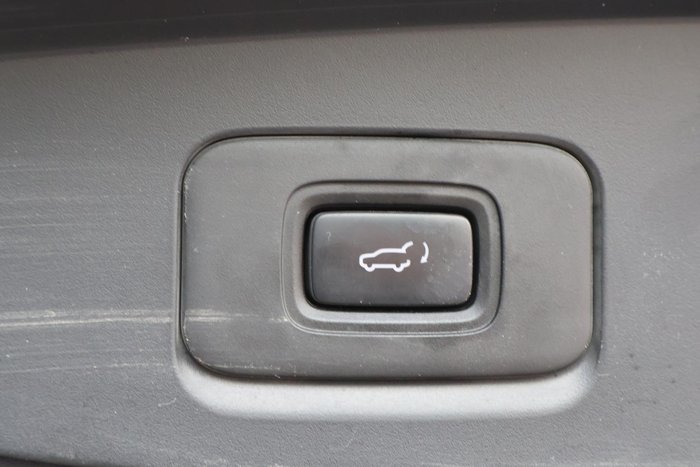 2022 Isuzu MU-X LS-T