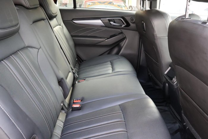2022 Isuzu MU-X LS-T
