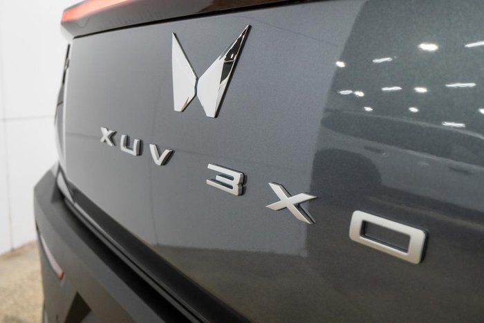 2025 Mahindra XUV3XO AX7L