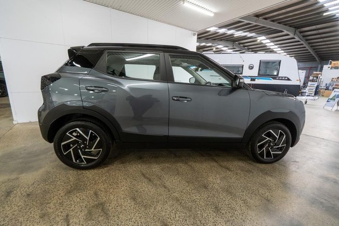 2025 Mahindra XUV3XO AX7L