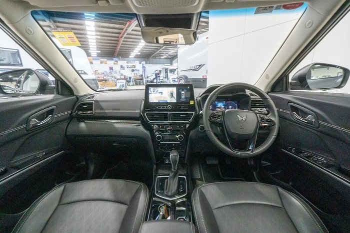2025 Mahindra XUV3XO AX7L