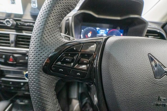 2025 Mahindra XUV3XO AX7L