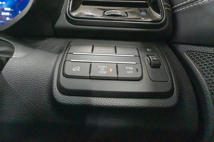 2025 Mahindra XUV3XO AX7L