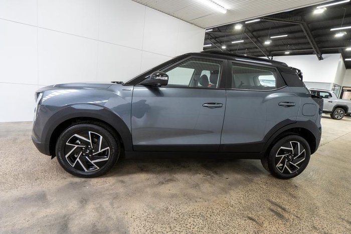 2025 Mahindra XUV3XO AX7L