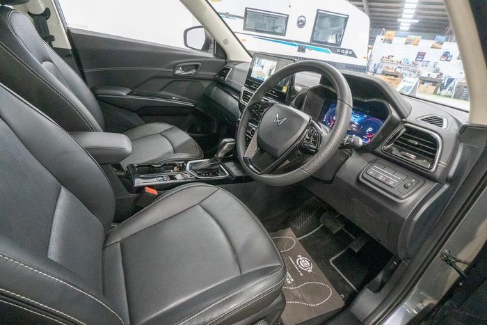 2025 Mahindra XUV3XO AX7L