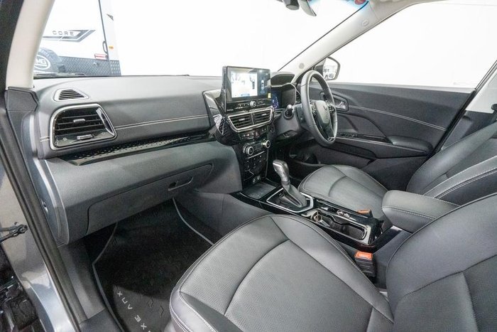2025 Mahindra XUV3XO AX7L