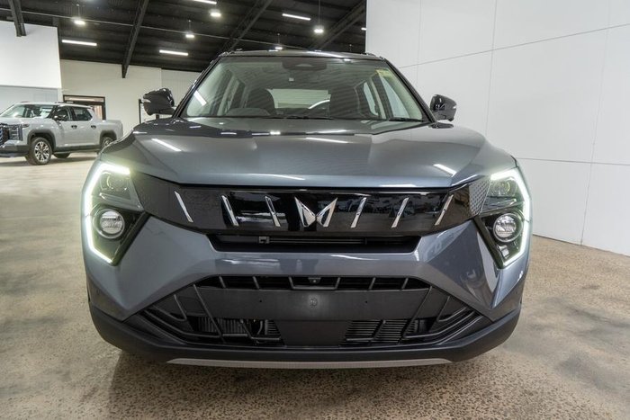 2025 Mahindra XUV3XO AX7L