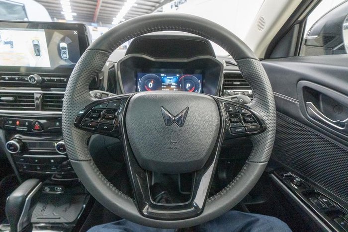 2025 Mahindra XUV3XO AX7L