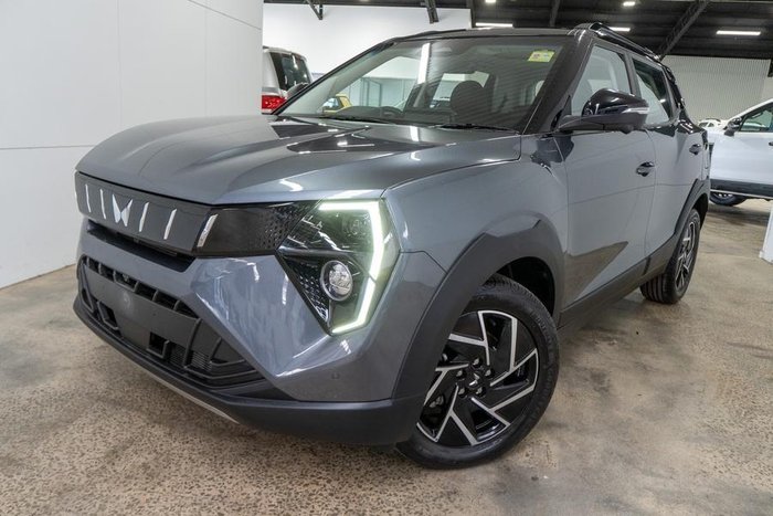2025 Mahindra XUV3XO AX7L