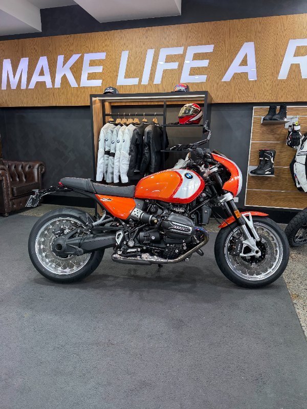 2026 BMW Motorrad 2026 BMW 1170CC R 12 S Road Lava orange metallic. (07-07)