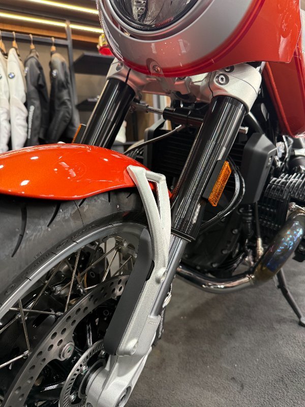 2026 BMW Motorrad 2026 BMW 1170CC R 12 S Road Lava orange metallic. (07-07)