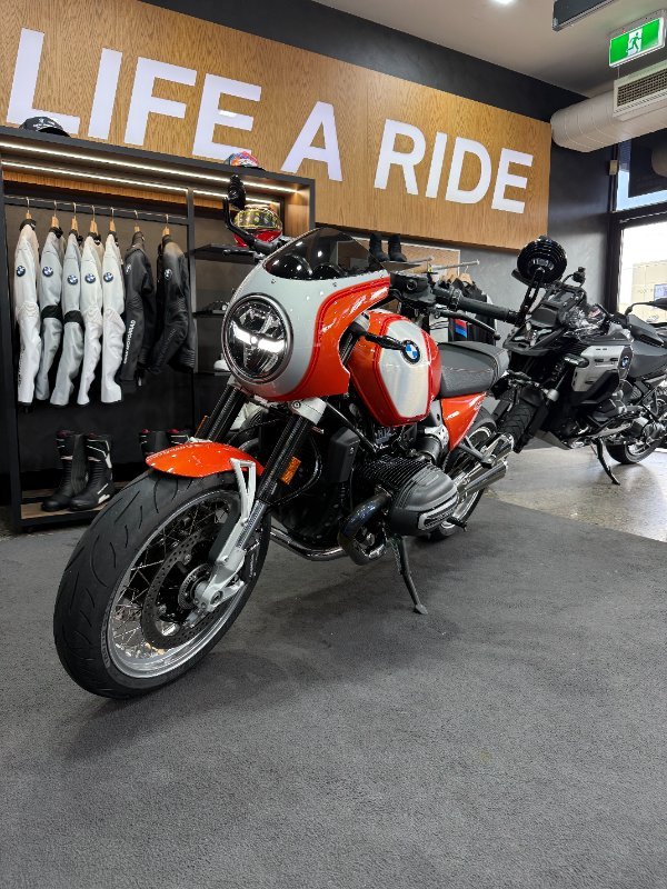 2026 BMW Motorrad 2026 BMW 1170CC R 12 S Road Lava orange metallic. (07-07)