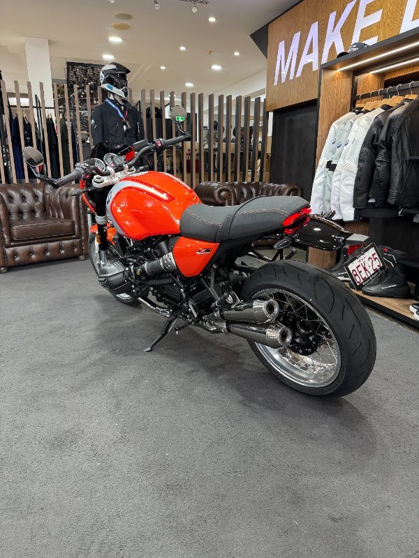 2026 BMW Motorrad 2026 BMW 1170CC R 12 S Road Lava orange metallic. (07-07)