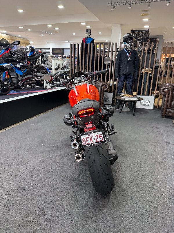 2026 BMW Motorrad 2026 BMW 1170CC R 12 S Road Lava orange metallic. (07-07)