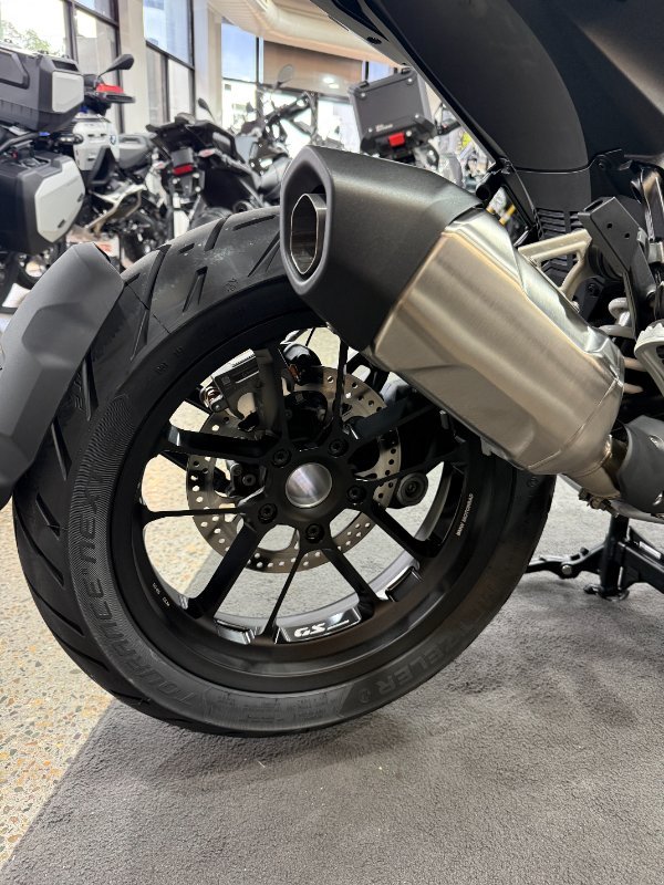 2026 BMW Motorrad R 1300 GS TRIPLE BLACK BLACK STORM METALLIC