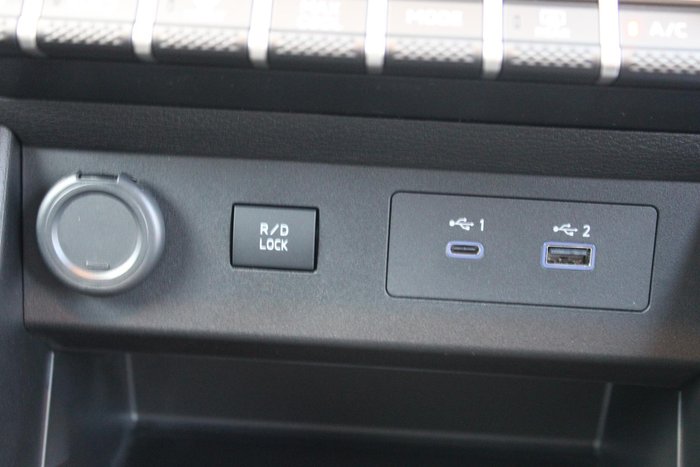 2025 Mitsubishi Triton GLX+