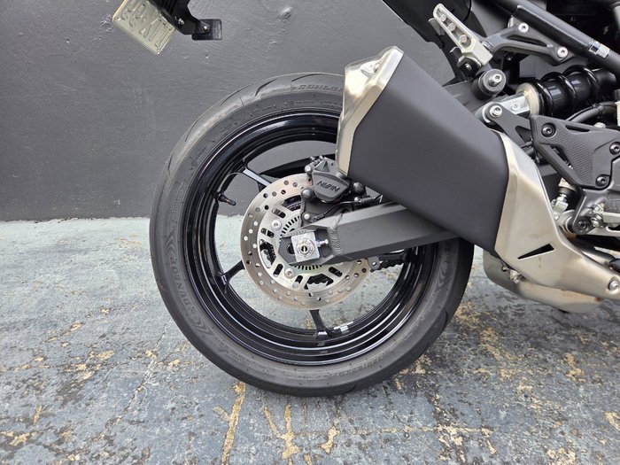 2025 Kawasaki Z900RS (ZR900C) WHITE