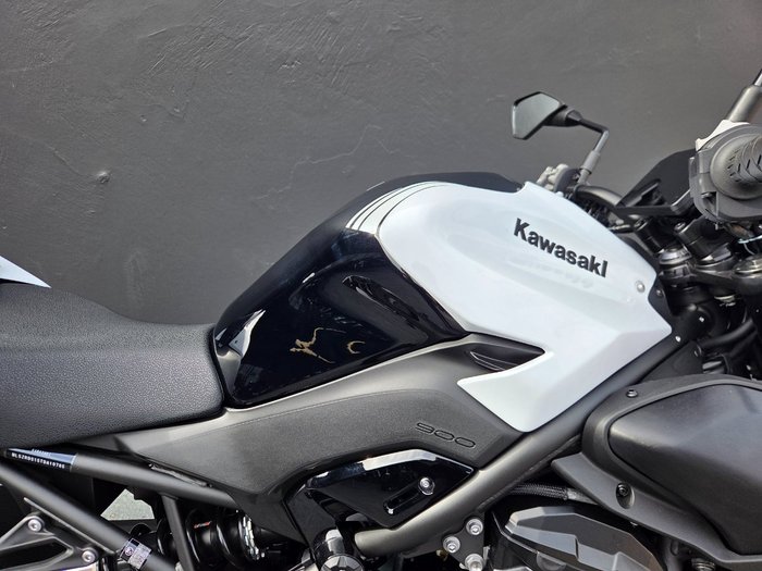 2025 Kawasaki Z900RS (ZR900C) WHITE