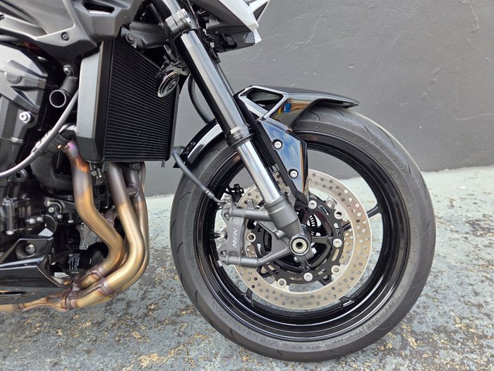 2025 Kawasaki Z900RS (ZR900C) WHITE
