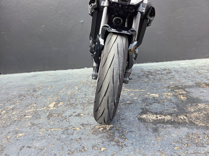 2025 Kawasaki Z900RS (ZR900C) WHITE