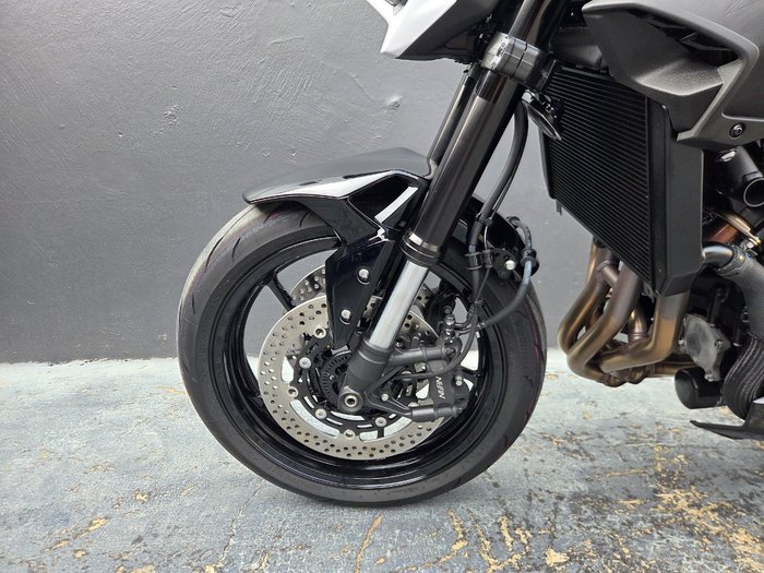 2025 Kawasaki Z900RS (ZR900C) WHITE