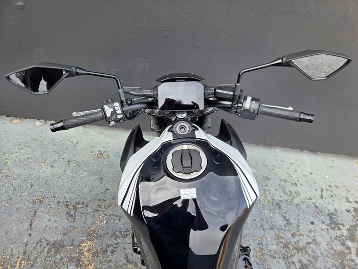 2025 Kawasaki Z900RS (ZR900C) WHITE