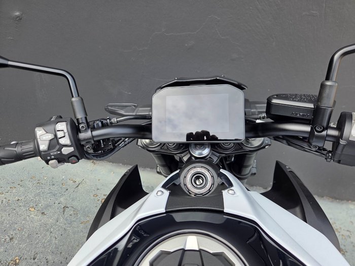 2025 Kawasaki Z900RS (ZR900C) WHITE