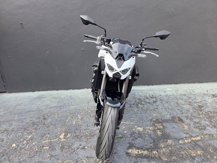 2025 Kawasaki Z900RS (ZR900C) WHITE