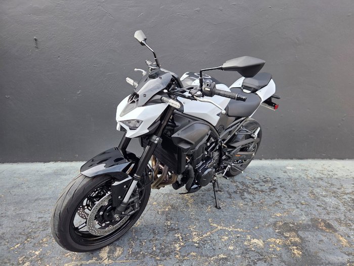 2025 Kawasaki Z900RS (ZR900C) WHITE