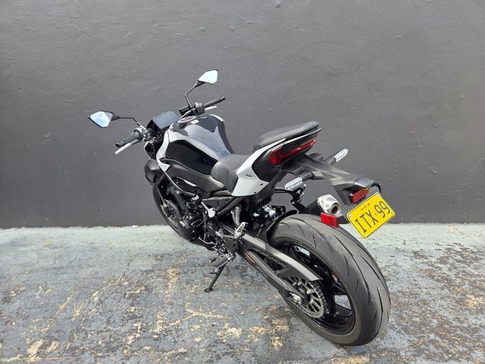 2025 Kawasaki Z900RS (ZR900C) WHITE