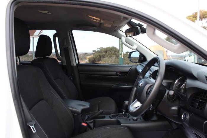 2024 Toyota Hilux SR 48V