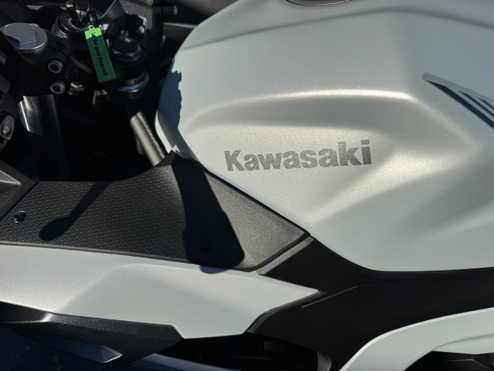 2024 Kawasaki NINJA 400 WHITE