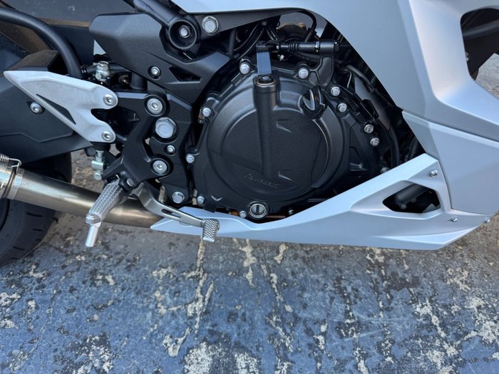 2024 Kawasaki NINJA 400 WHITE