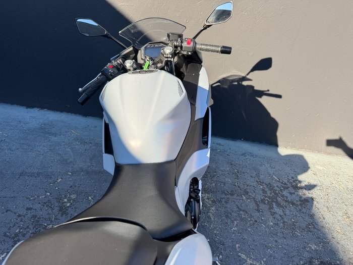 2024 Kawasaki NINJA 400 WHITE