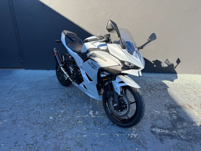 2024 Kawasaki NINJA 400 WHITE