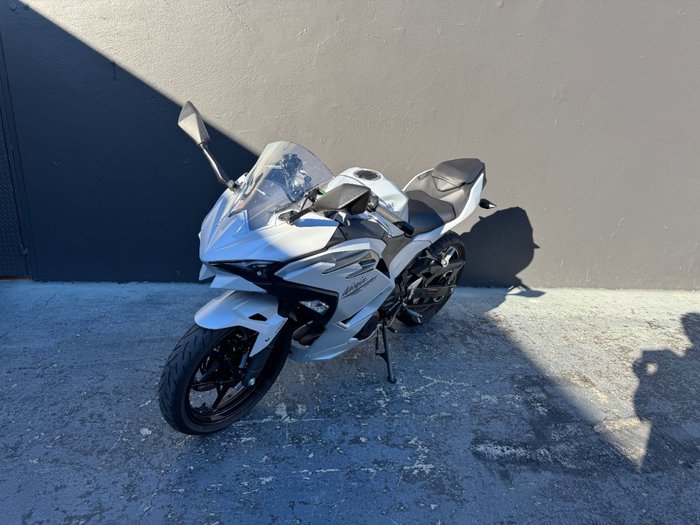 2024 Kawasaki NINJA 400 WHITE