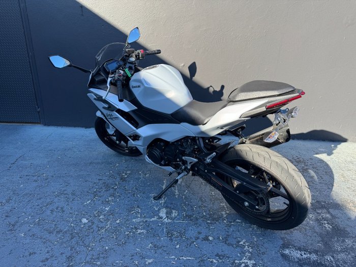 2024 Kawasaki NINJA 400 WHITE
