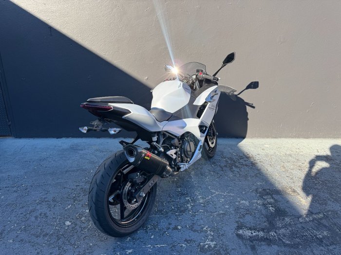 2024 Kawasaki NINJA 400 WHITE