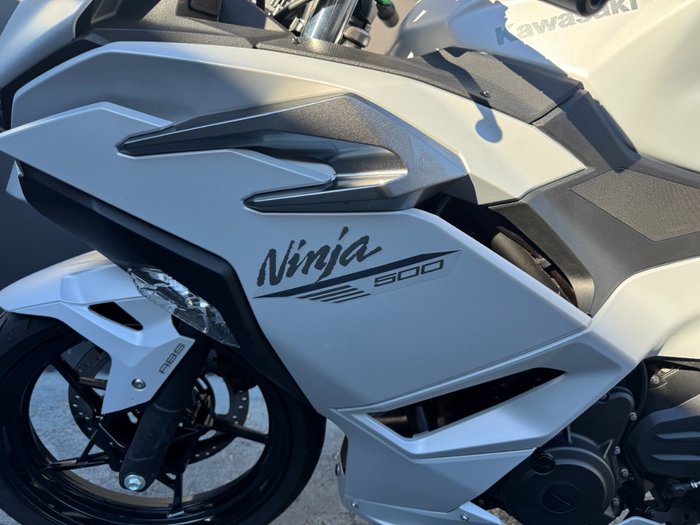 2024 Kawasaki NINJA 400 WHITE